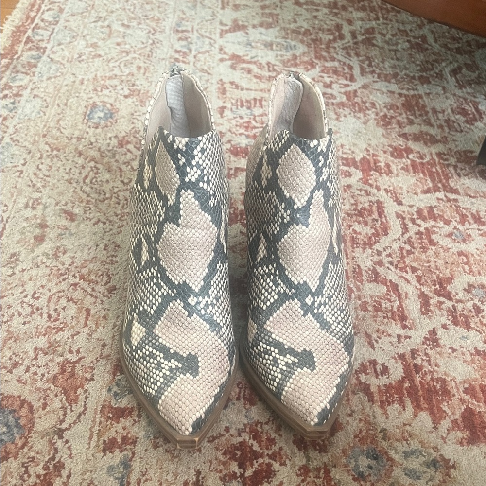Steve Madden Gray and Cream Snake Print Ankle Boots